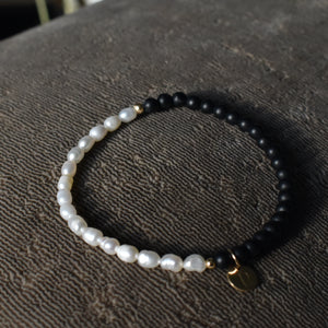 Black Onyx and Freshwater Pearl Bracelet