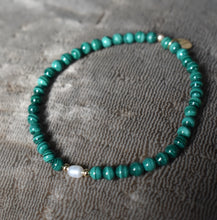 Load image into Gallery viewer, Malachite and Freshwater Pearl skinny bracelet