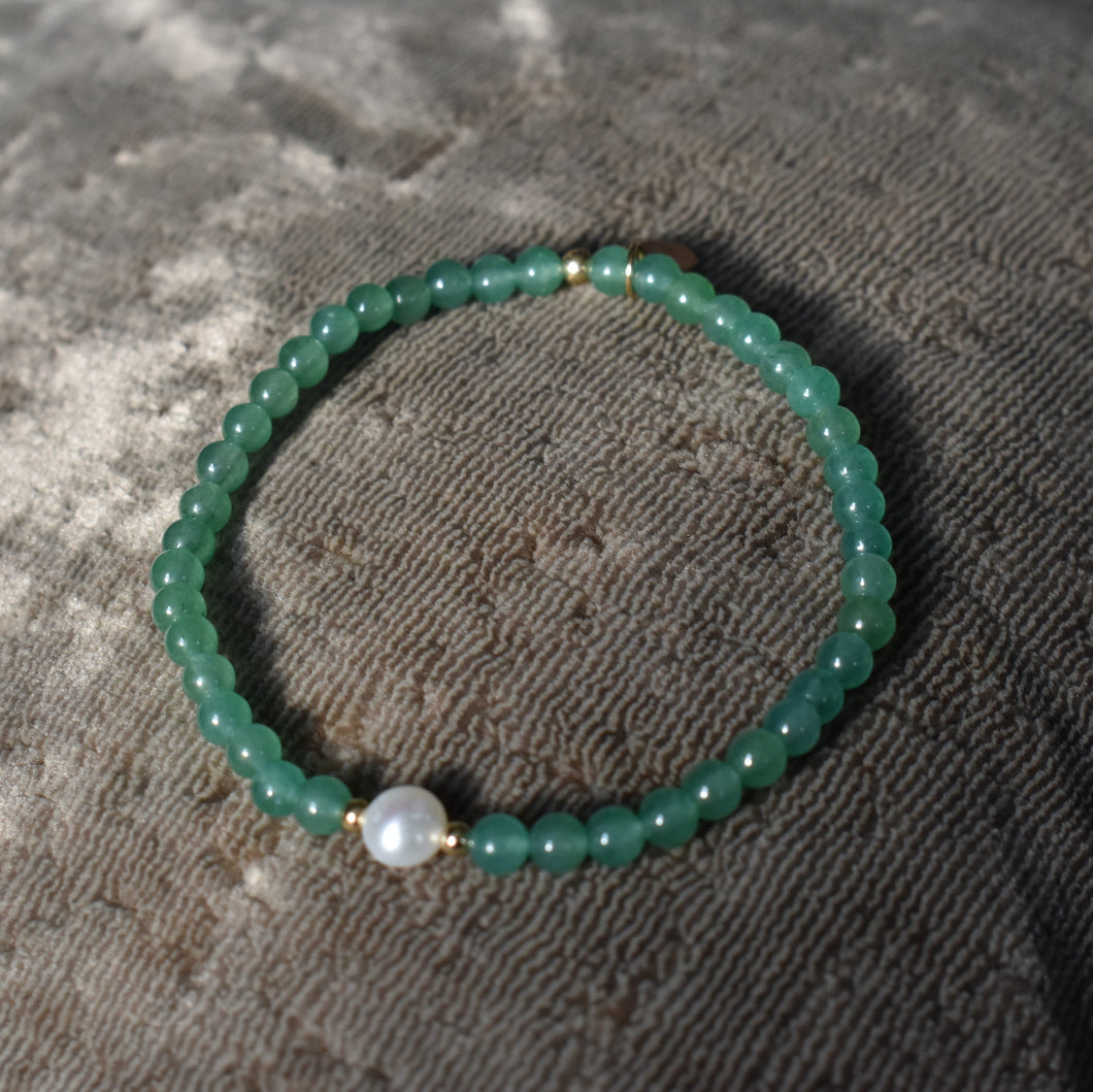 Green Aventurine and Freshwater Pearl skinny bracelet